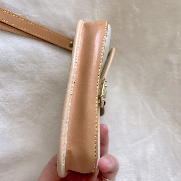 Dooney & Bourke wristlet with click/snap closure, tan & blue w/ gold hardware - Picture 8 of 11